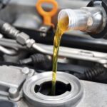Auto mechanics: why change the oil