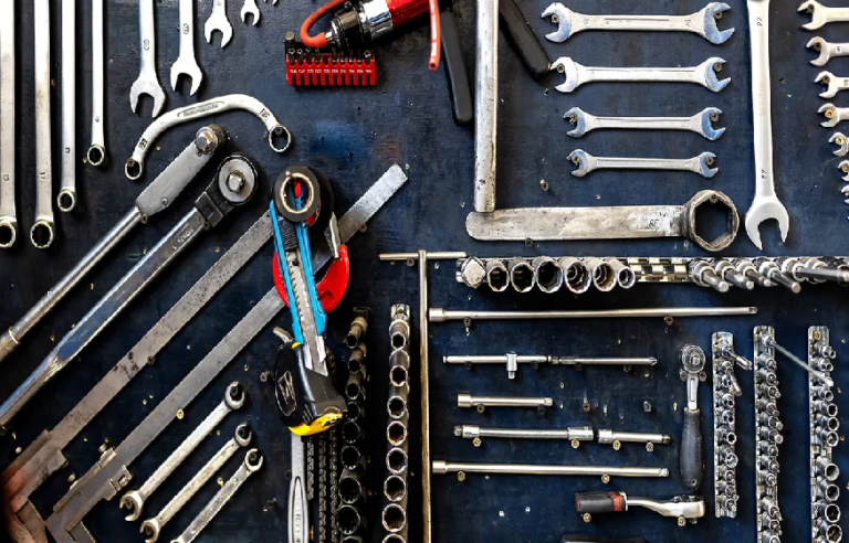 Tools for auto repair: here are the 10 tools you should have